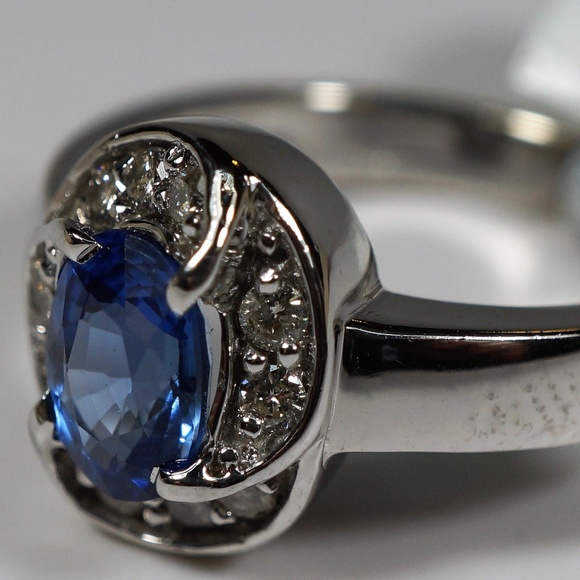 Jewelry - 14KW gold Sapphire & Diamond ring